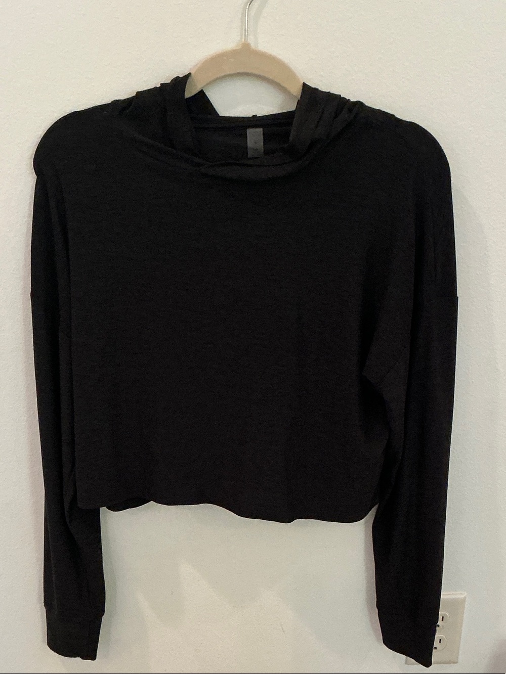 Beyond Yoga Black Cropped Long Sleeve Hoodie